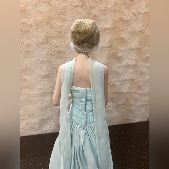 Franklin Mint 1998 Princess Diana porcelain doll in original box. - Picture 4 of 4